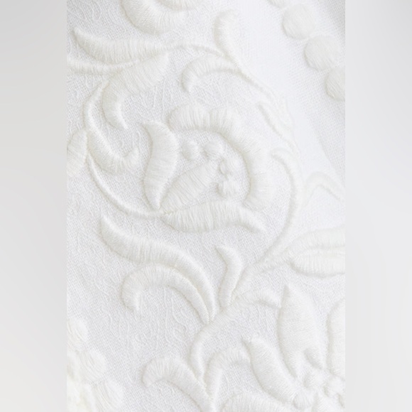 H&M STUDIO COLLECTION SPRING 2026
LINEN-BLEND BOLERO WHITE JACKET - Picture 9 of 10